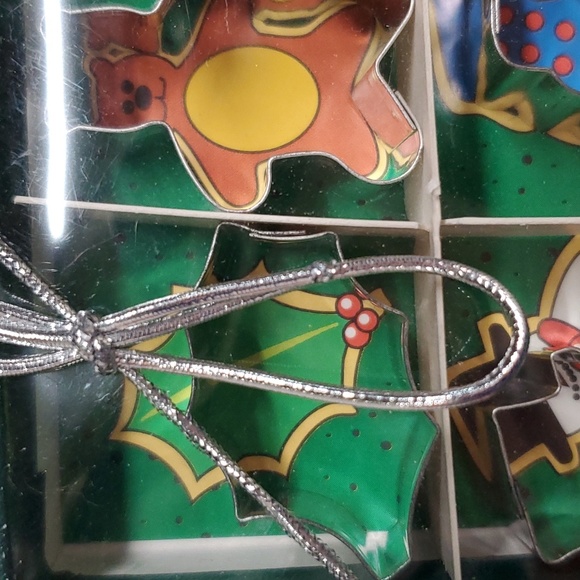 Cookie Cutters Set of 9 Christmas Mini Star Tree Candy Cane Bell Snowman Holly - Picture 5 of 11